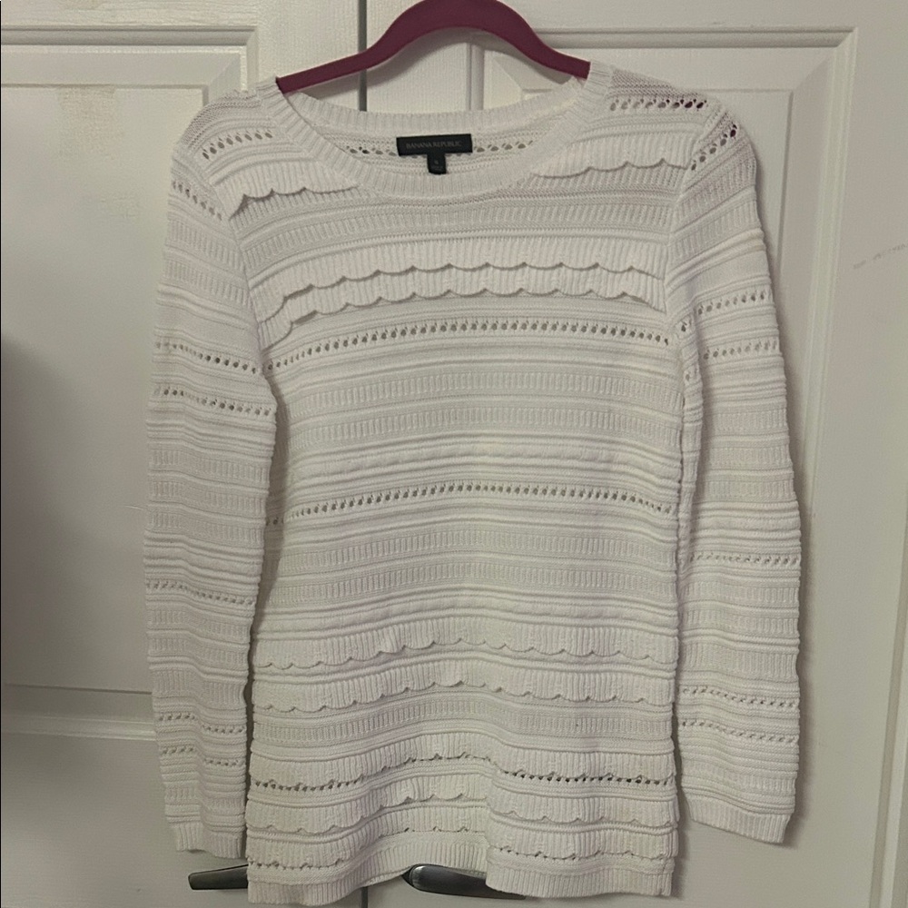 Small white Banana Rebublic Scallop Knit Sweater